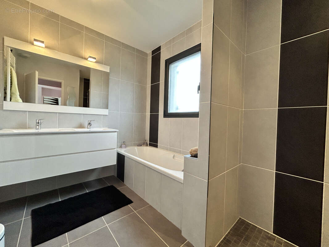 Maison à SAINT-QUENTIN-LA-POTERIE