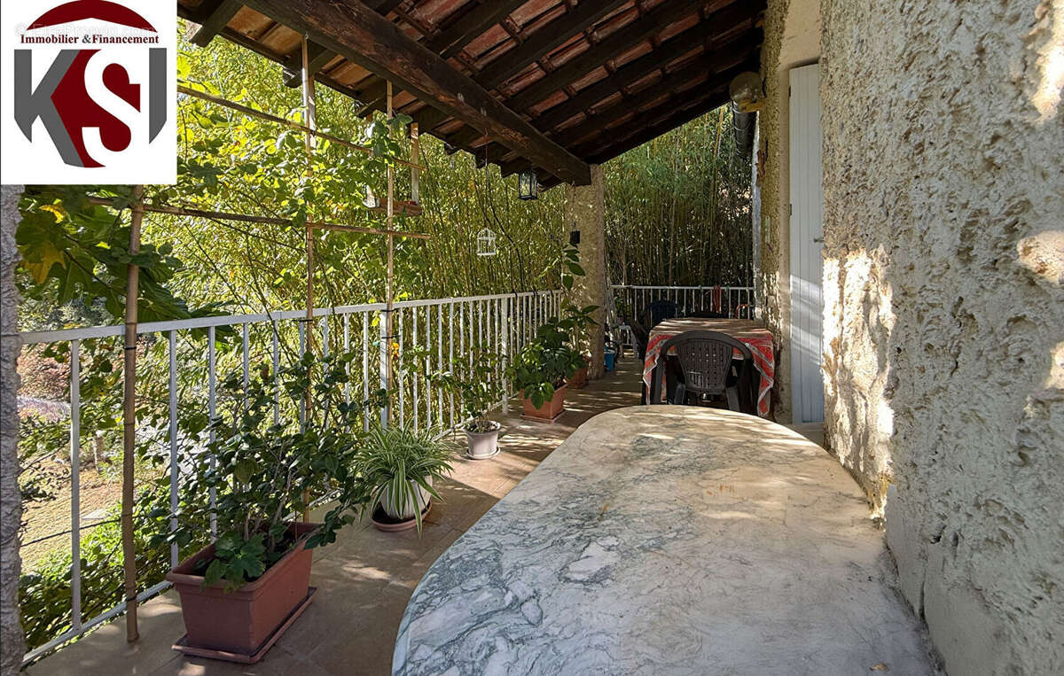 Maison à SEILLONS-SOURCE-D'ARGENS
