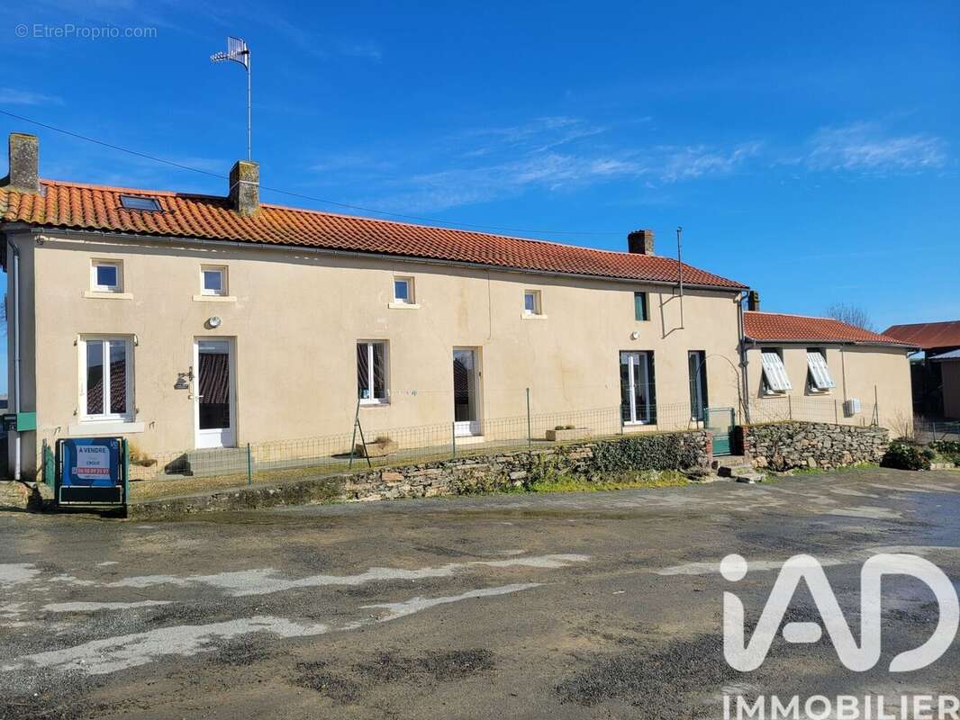Maison 147 m² à Reaumur  - photo 2