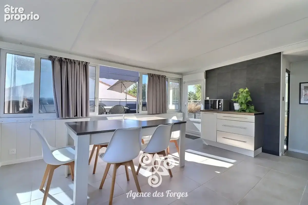 Maison de bourg, possibilité deux chambres, dépendances, grande terrasse - photo 3
