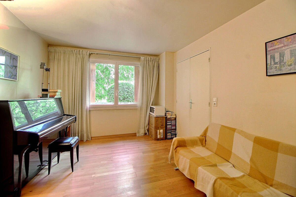 Appartement à SURESNES