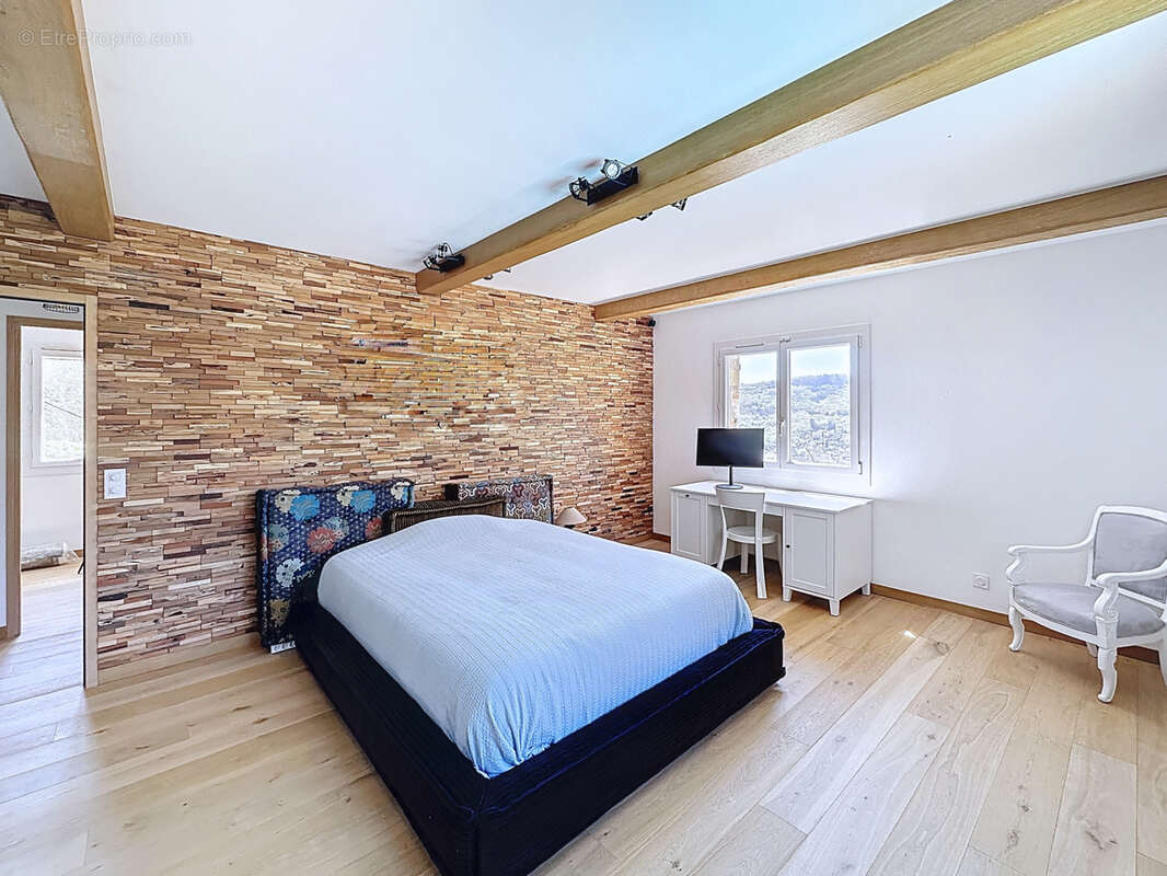 Maison à TOURRETTES-SUR-LOUP