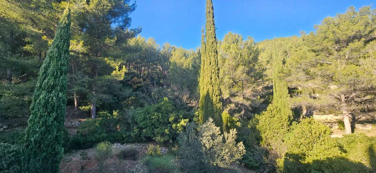 Maison à LE REVEST-LES-EAUX