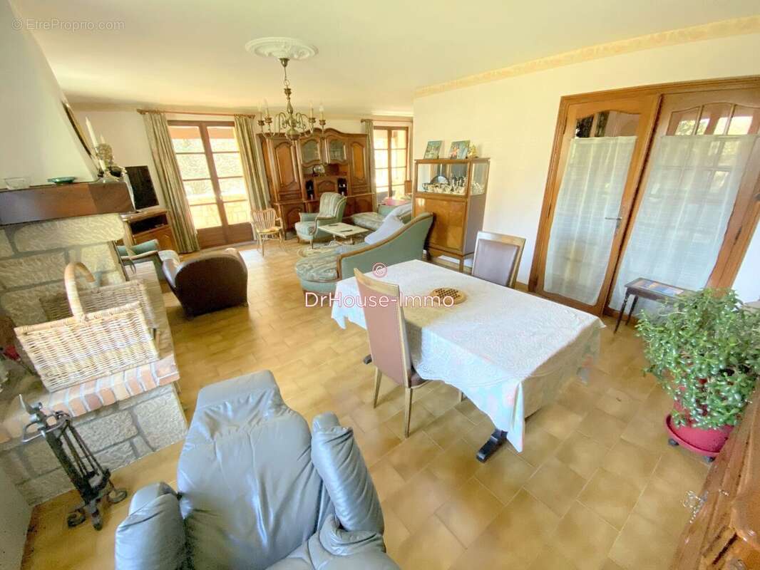 Maison à MAYRES