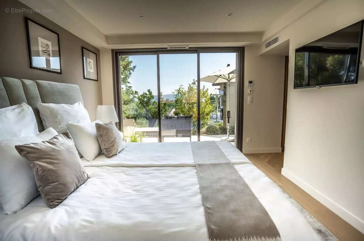 Vente villa neuve dans un domaine privé avec vue mer à Grimaud - photo 9