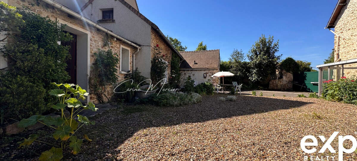 Maison 230 m² à Jouars-Pontchartrain  - photo 3