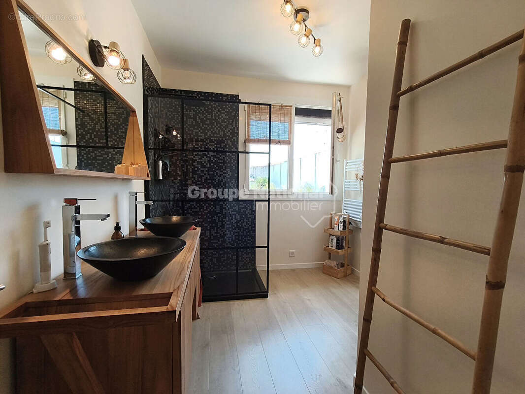 Villa familiale rénovée 197 m² - Piscine - Dépendance - photo 17