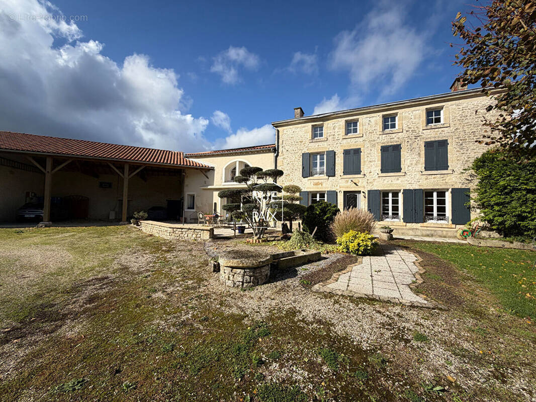Maison à AZAY-LE-BRULE