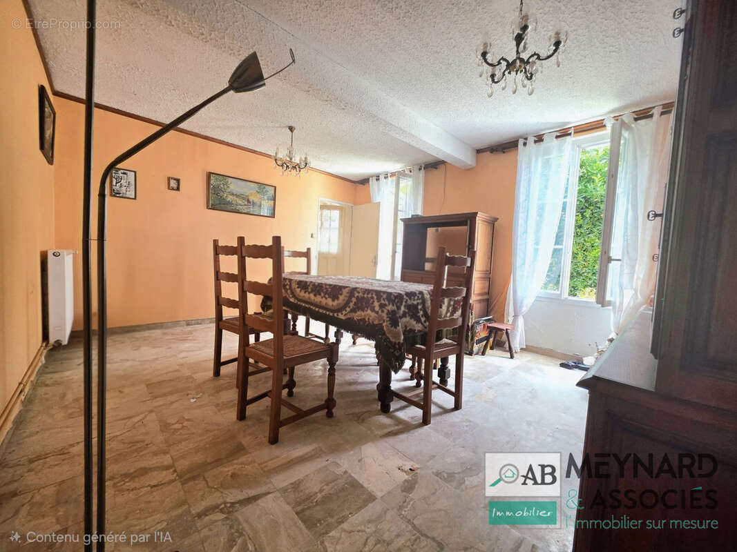 À vendre à Mouroux   Maison indépendante à rénover avec garage, et  grenier aménageable. - photo 5