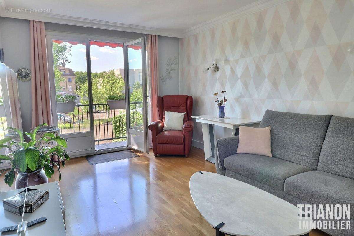 Appartement à LES CLAYES-SOUS-BOIS