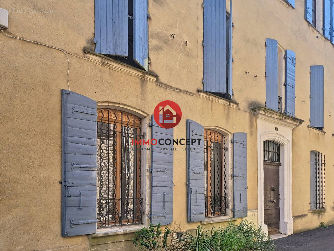 Appartement à ROQUEMAURE