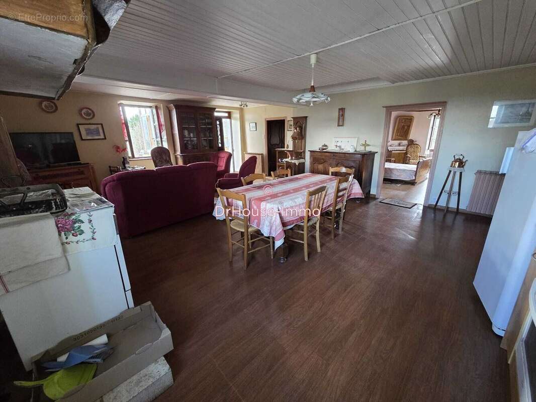Maison à AUJOLS