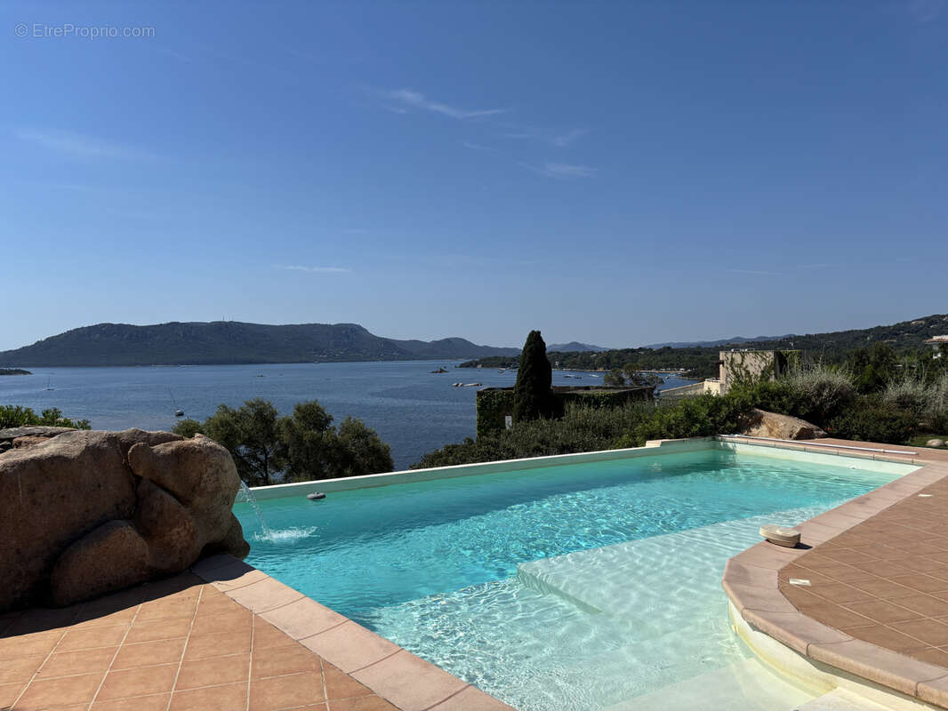 Villa de 176m2  sur 2 niveaux avec piscine et vue panoramique sur la mer et le golfe de Porto Vecchio - photo 26
