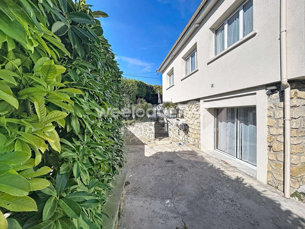 Maison à SAINT-OUEN-L'AUMONE