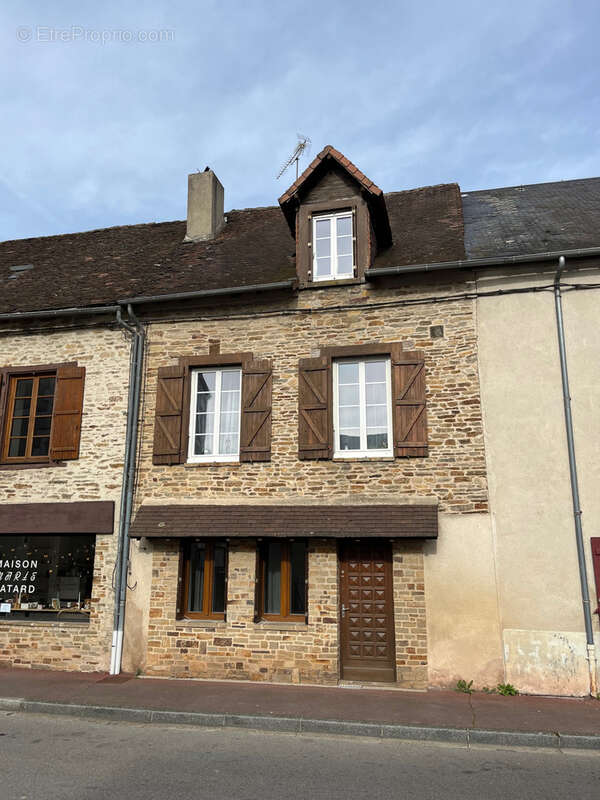 Maison à COUSSAC-BONNEVAL