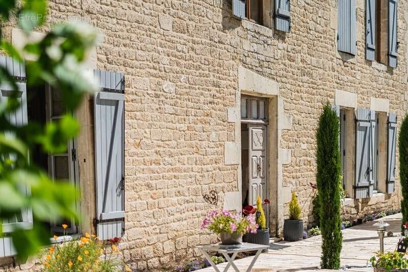Maison à AIGREFEUILLE-D'AUNIS