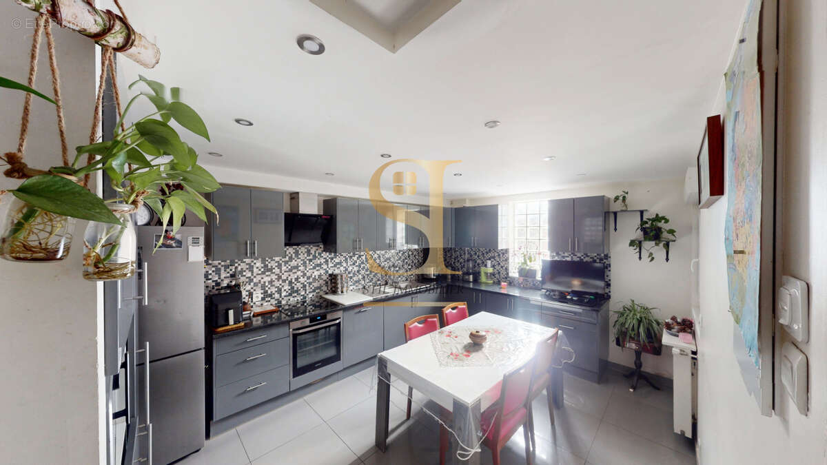 Maison à CHOISY-LE-ROI