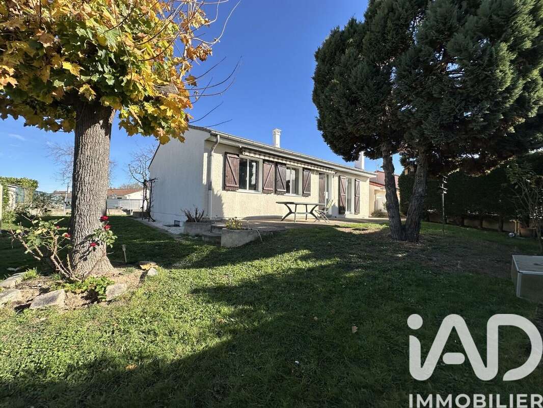 Photo 2 - Maison à VEAUCHE