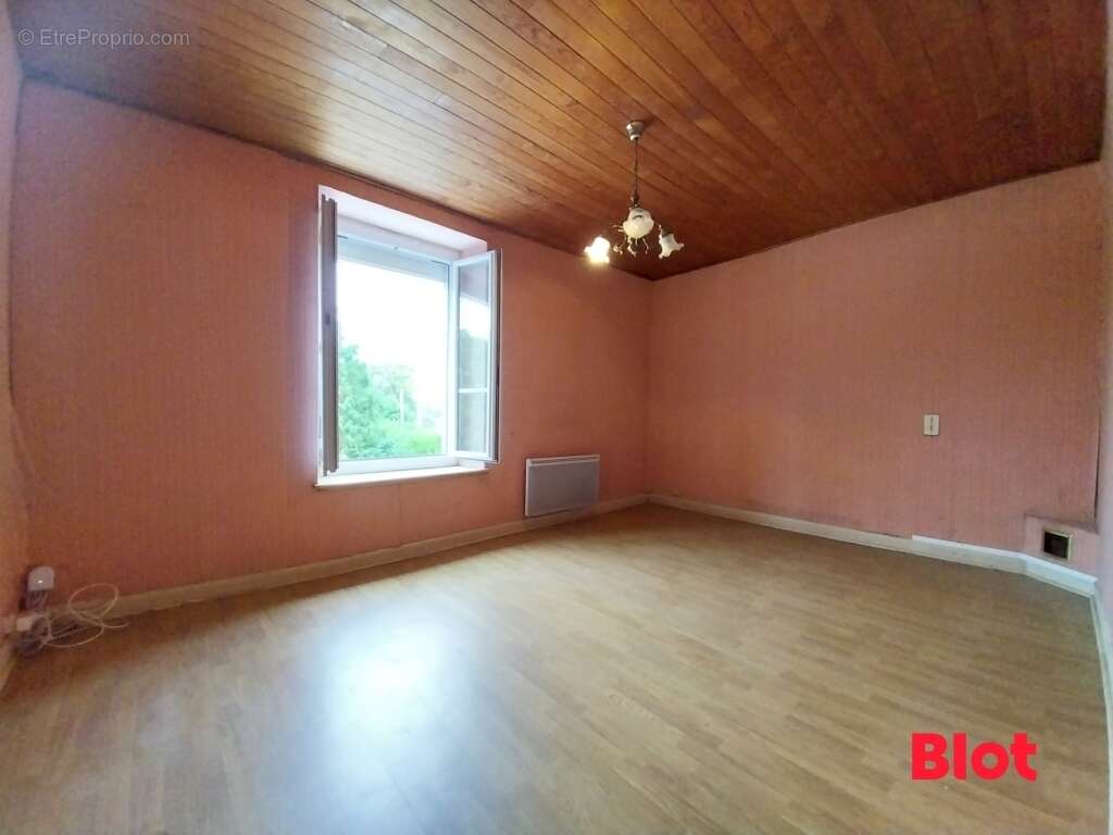 Maison à MINIAC-MORVAN