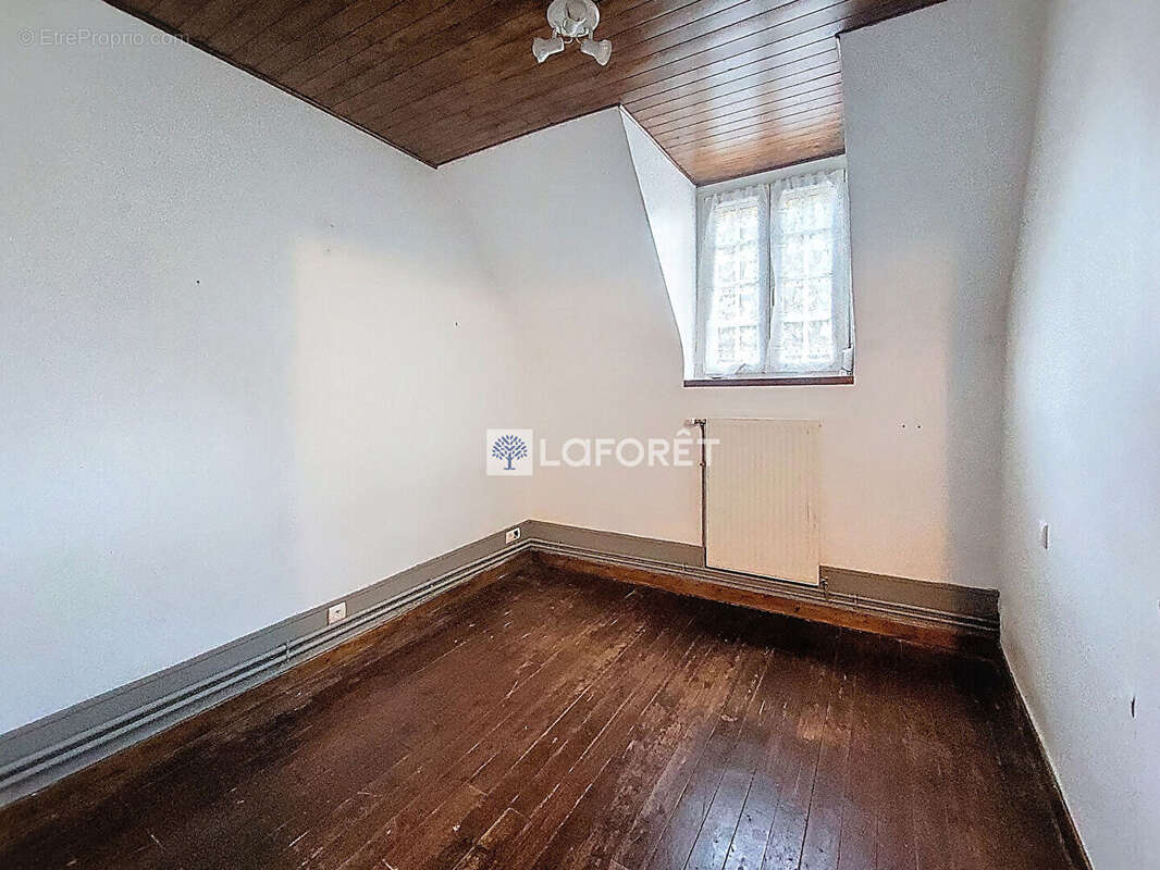 Maison à MONTBREHAIN