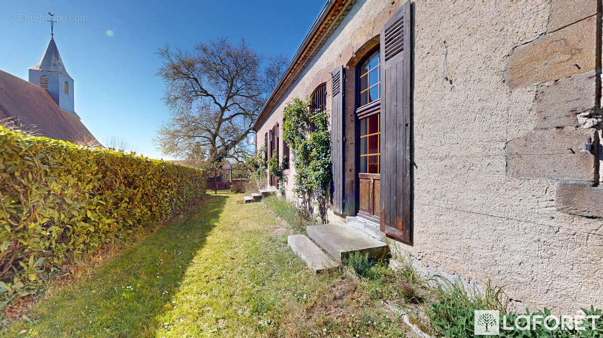 Maison à GENNETINES