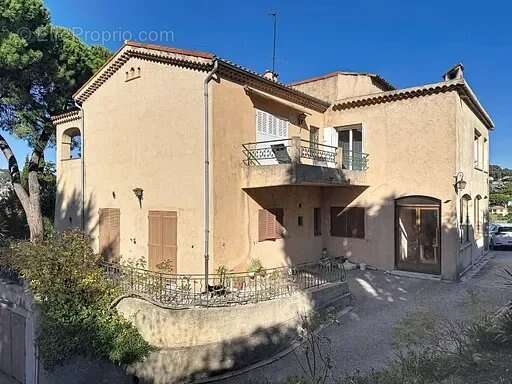 Appartement à VALLAURIS