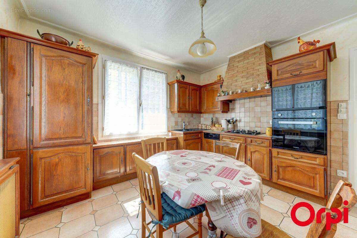 Maison familiale de 158 m² avec une belle vue dégagée - photo 8