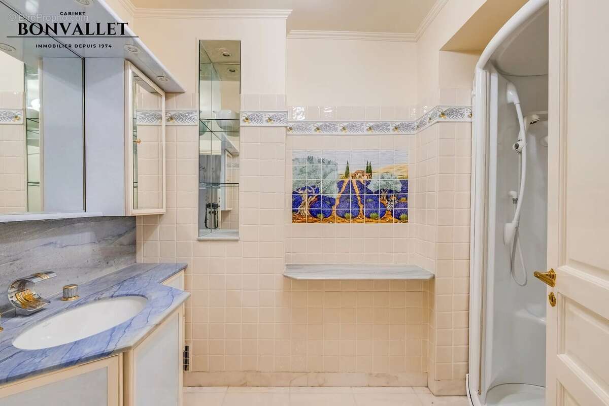 Appartement à PARIS-15E