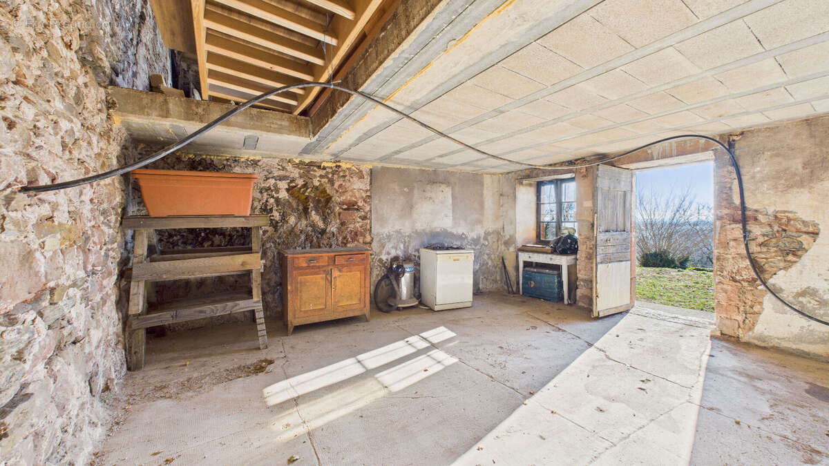 Ensemble en pierre, à rénover  avec terrain certifié AB  VILLECOMTAL - photo 17