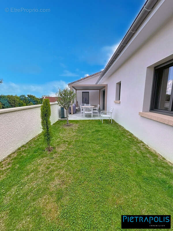 Maison à CRECHES-SUR-SAONE