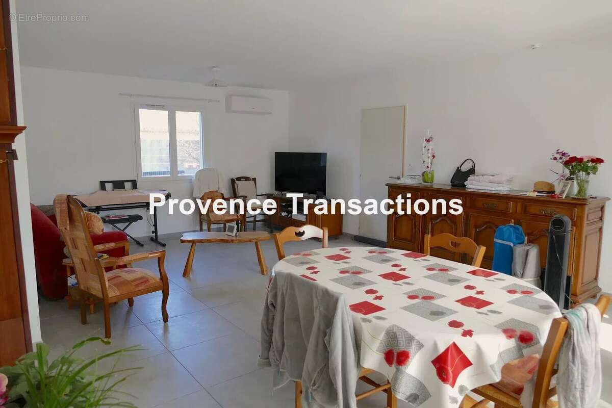 Maison à SAINTE-CECILE-LES-VIGNES