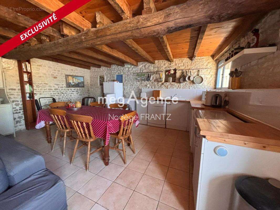 Propriété avec maison, 2 gîtes, 2 piscines et dépendance - Saint-Loup (17380) - photo 14