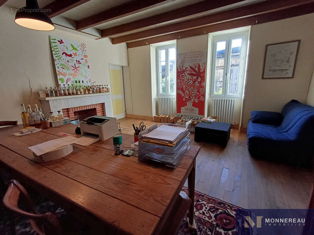 Maison à BAIGNES-SAINTE-RADEGONDE