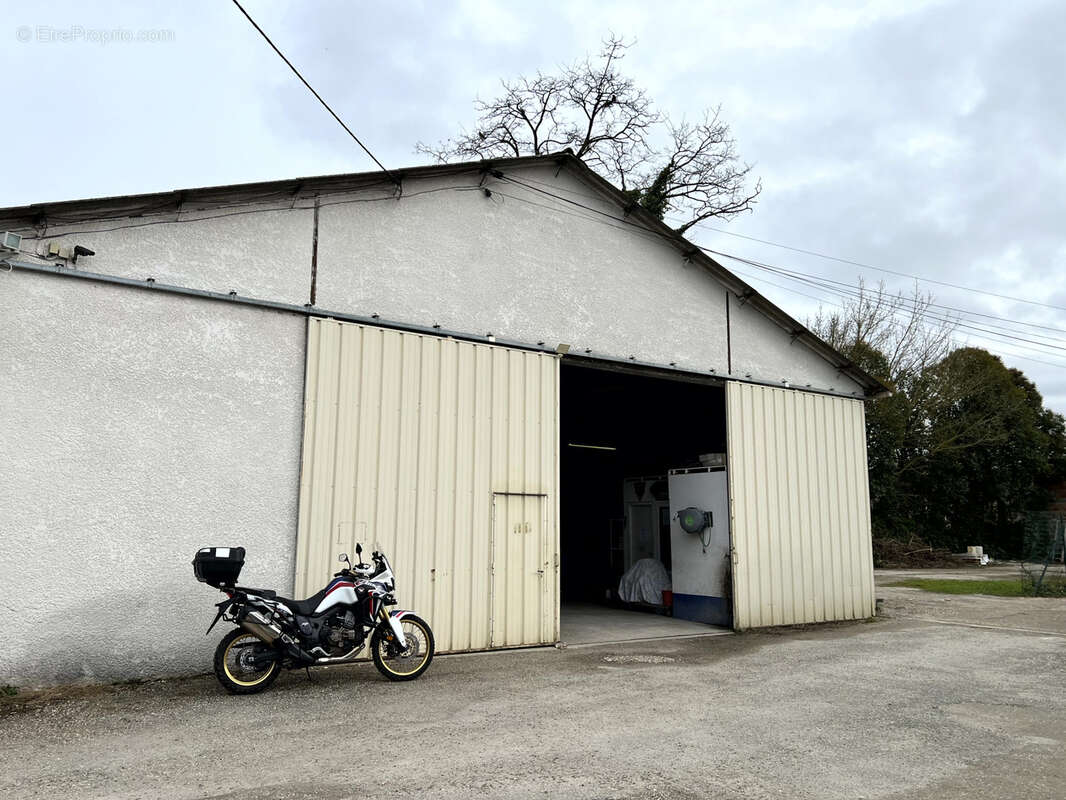 A vendre hangar avec terrain à bâtir - photo 5