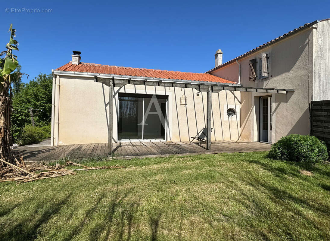 Maison à LE GUE-DE-VELLUIRE