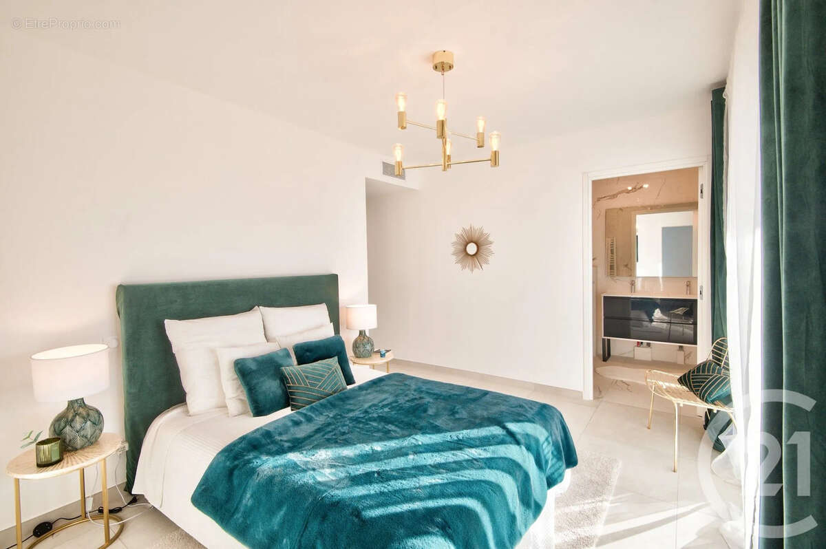Appartement à SAINT-LAURENT-DU-VAR