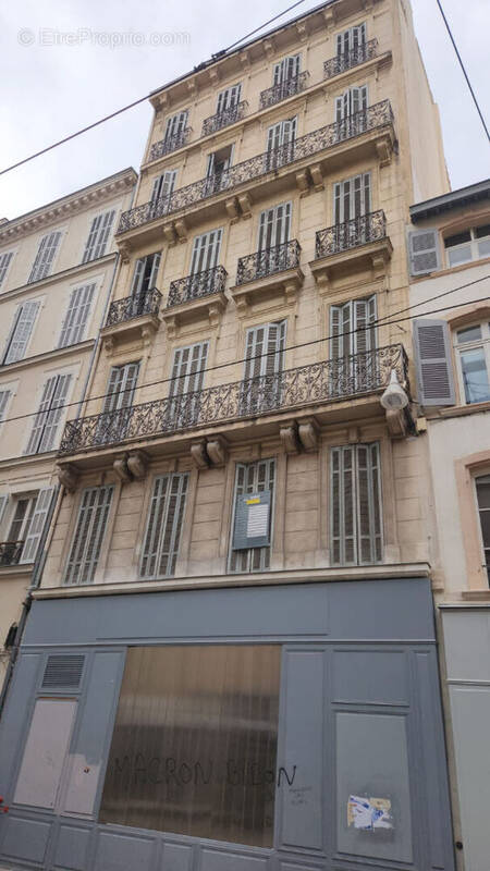 Appartement à MARSEILLE-1E
