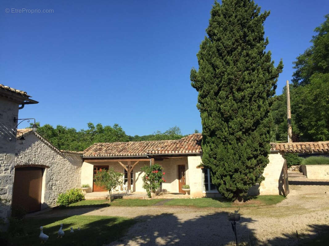Maison à MONTCUQ