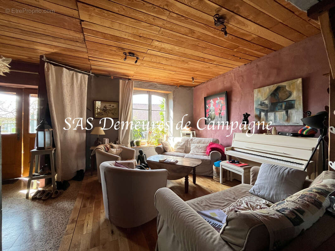 Maison à SENS-BEAUJEU