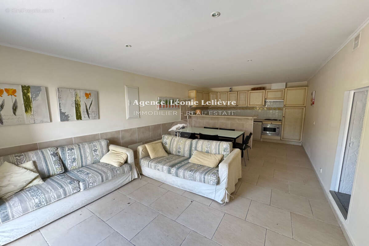 Maison à LES ISSAMBRES