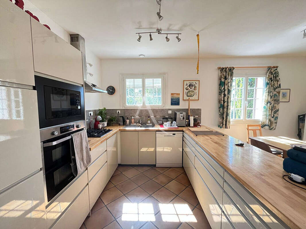 Grande maison de 182m² avec 4 chambres, piscine et sous-sol complet sur la commune de Rabastens ! - photo 4