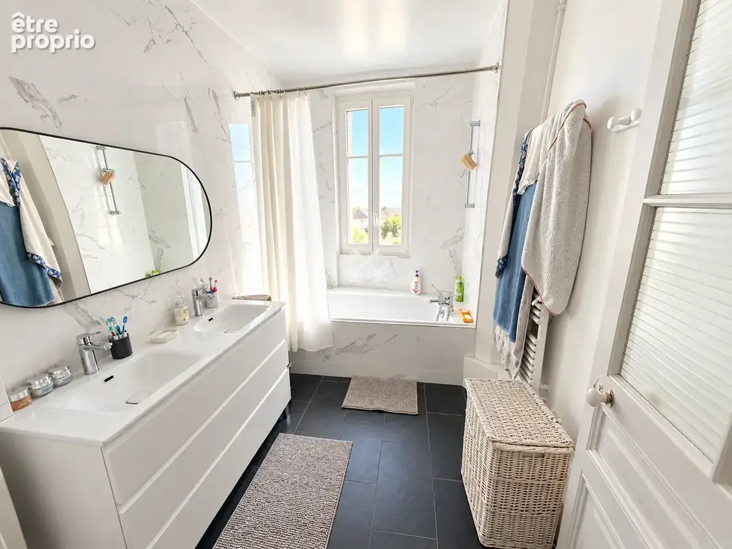 Fontainebleau - Centre /  Appartement 2 chambres avec jardin collectif + chambre de bonne + grenier + garage + - photo 5