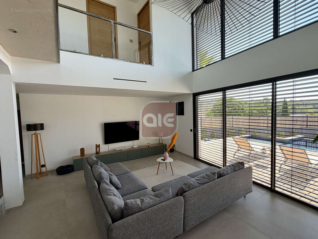 PRADES LE LEZ: Superbe contemporaine de près de 180 m2 sur une parcelle de 700 m2 avec piscine - photo 5
