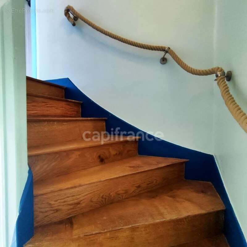 Maison à LA BATIE-DIVISIN