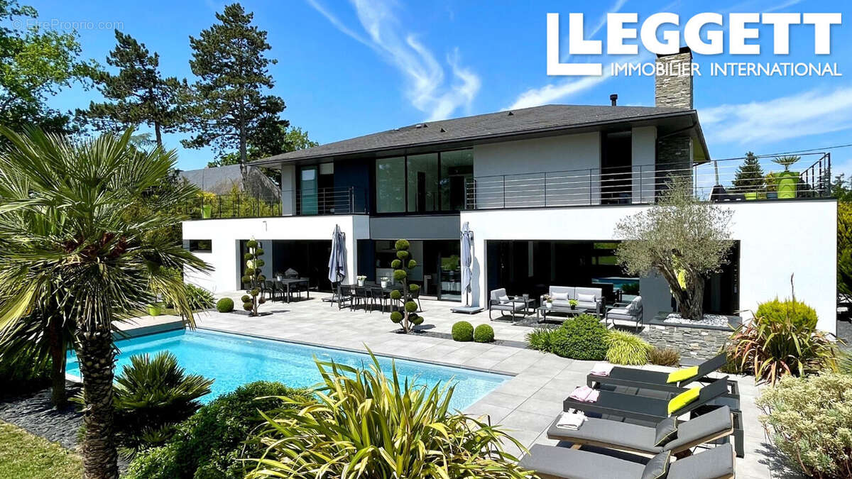 Superbe maison d'architecte de 265m² avec 6 chambres, deux salles de bains, piscine et terrasses - photo 9