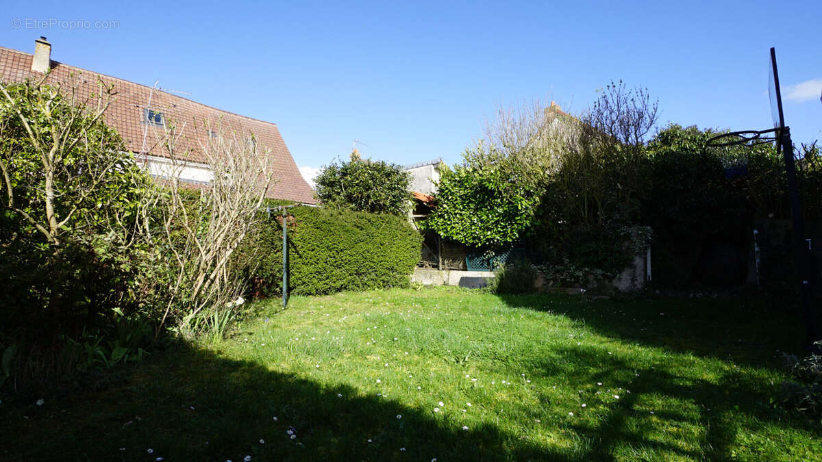 Maison à MEZIERES-SUR-SEINE