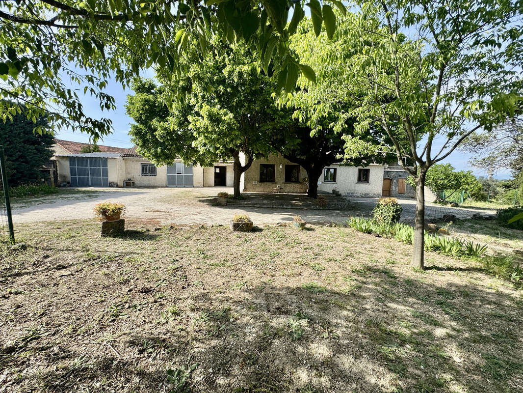 Maison à SAINTE-CECILE-LES-VIGNES