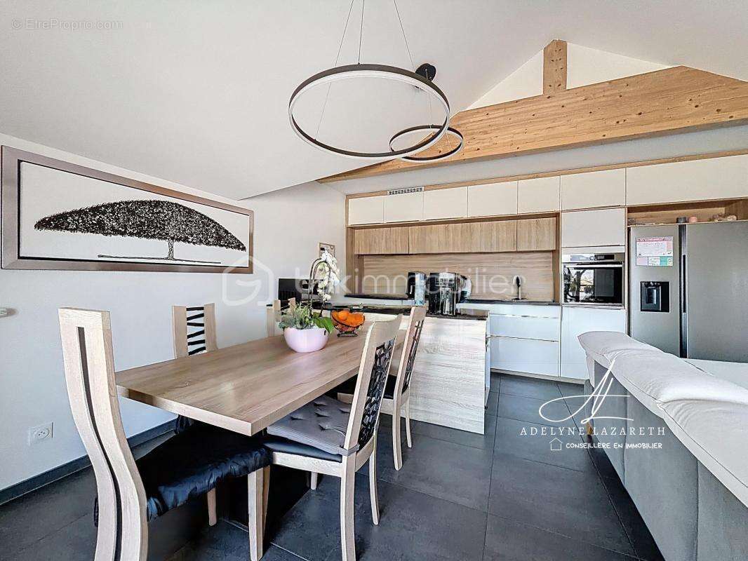 Appartement à POISY