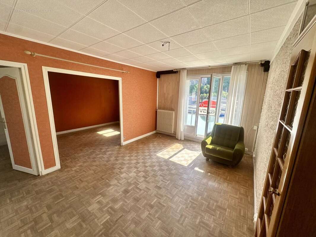 Appartement à FONTAINE
