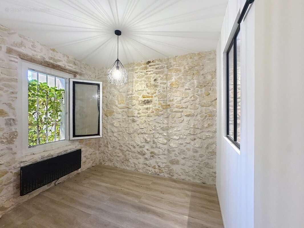 Appartement à MARSEILLE-5E